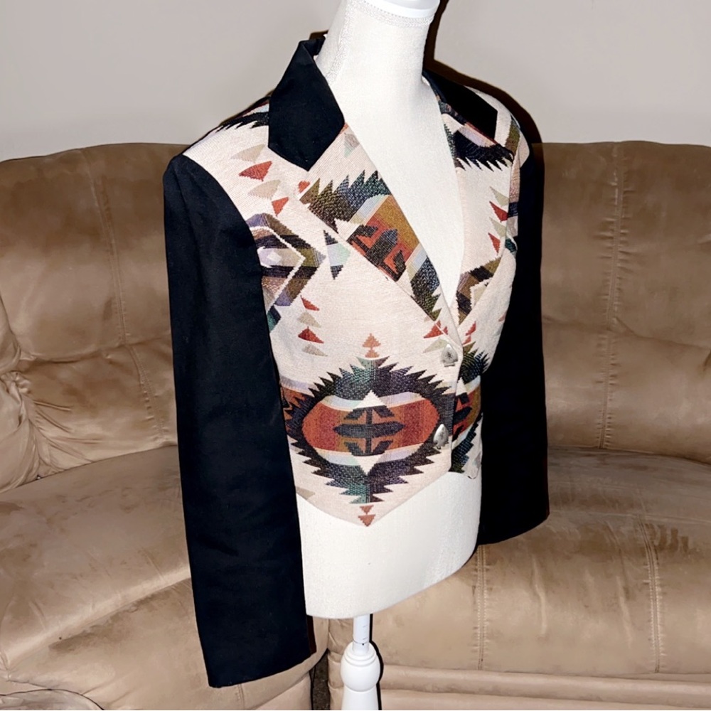 NEW FRONTIER Vintage Aztec Print Cropped Blazer